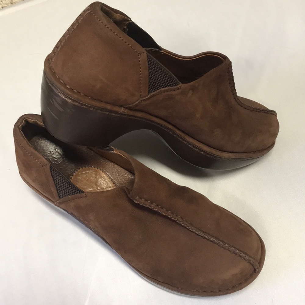ARIAT leather clogs. Barely worn